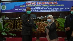 Pjs Bupati Bungo Hadiri Rapat Paripurna Sekaligus Penyampaian Sejuta Sertifikat
