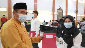 4 Bupati Bungo Secara Simbolis Serahkan SK CPNS Golongan II dan III