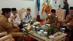 IMG_20210120_082535 Bupati Serta Wabup Merangin Jamu Gubernur Dengan Makan Durian