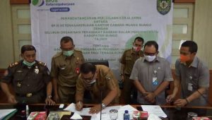 sekda Sekda Bungo Tandatangan Kerjasama dengan BPJS Ketenagakerjaan