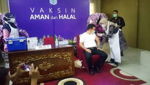 IMG_20210204_143028 H. Al Haris Orang Pertama di Vaksin Sinovac saat pencanangan Vaksinasi Covid -19 di Merangin