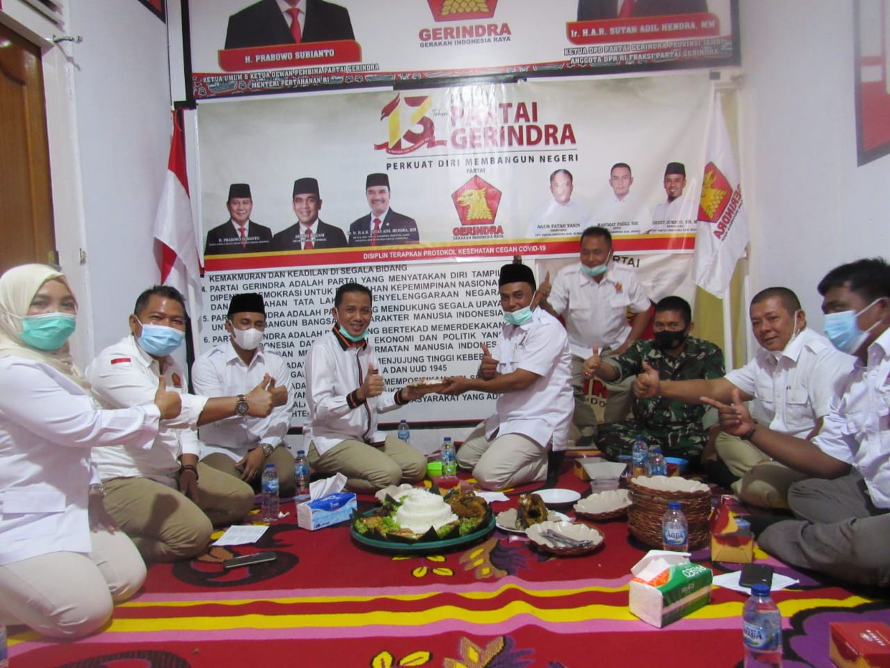 HUT ke-13, DPC Gerindra Bungo Gelar Syukuran Potong Tumpeng dan Bakti Sosial
