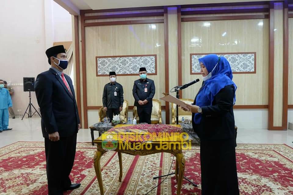 Bupati Masnah Lantik Azrin Sebagai Pj Sekda Muaro Jambi