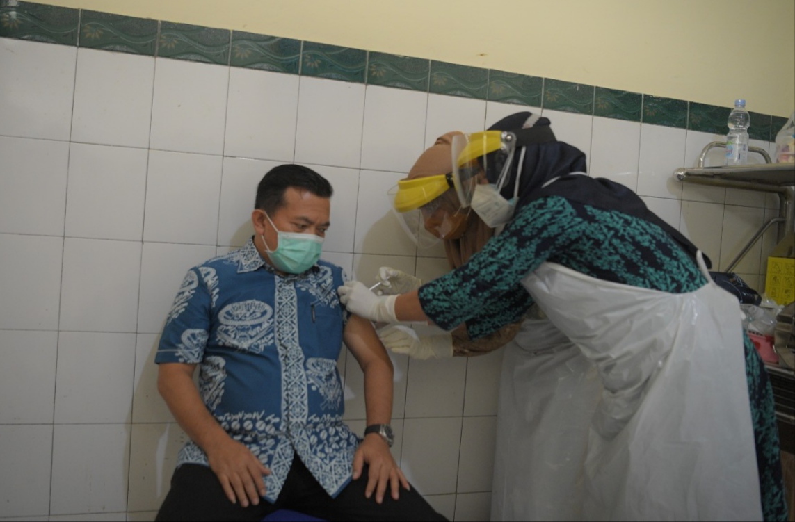 H Al Haris ikut di Suntik Vaksin Covid-19 Tahap Kedua