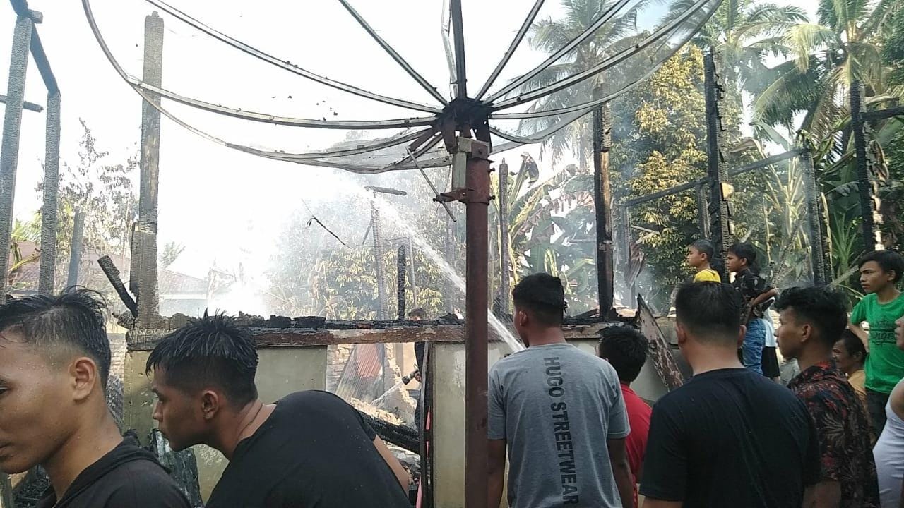 Dua Rumah Panggung di Pelayang Bungo Ludes Terbakar