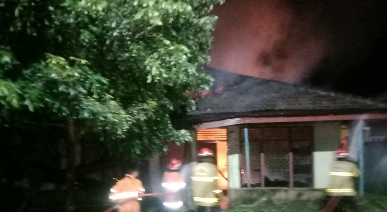 Korsleting Listrik, Bedeng Dua Pintu di Pasir Putih Bungo Ludes