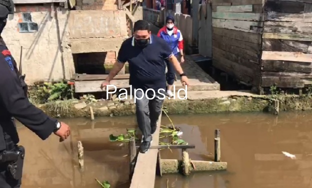Gerebek Kampung Narkoba, Petugas Dilempari Petasan