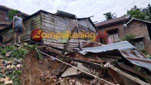 IMG_20210418_165611 Rumah Seorang Warga di Kota Jambi Ambruk