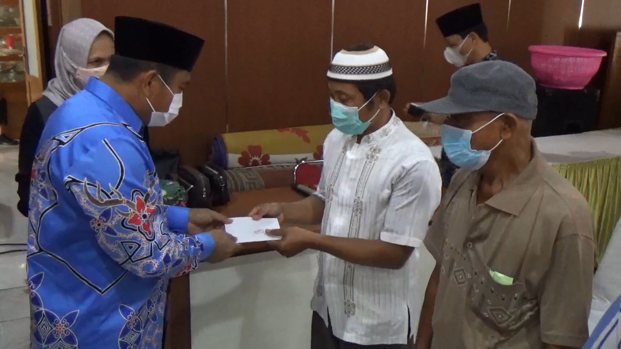 Bupati Bungo Salurkan Zakat Konsumtif Secara Simbolis kepada 14.000 Mustahiq