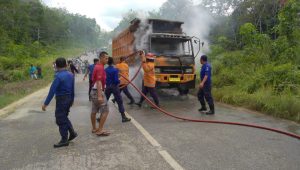WhatsApp Image 2021-05-25 at 14.33.15 Truk Tronton Terbakar di Jalan Lintas Trans Sungai Buluh