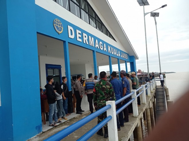 lampukuning id dibawa ke dermaga kuala jambi