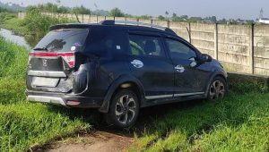 mobil-honda-brv INFO: Sebuah Mobil Honda BRV Plat Bengkulu Terdampar di Tepi Jalan