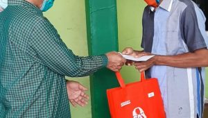 Wabup Merangin H Mashuri Serahkan Bingkisan ke "Pasukan Orange"