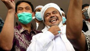 Foto-Rizieq Tok! Rizieq Sihab Divonis 4 Tahun Penjara