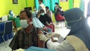 VIDEO BERITA.wmv_snapshot_00.07.279 15 Ribu Warga Batanghari Terima Suntik Vaksin Dosis Pertama