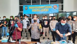 foto-polda-jambi Baku Tembak Dengan Polisi, Pelaku Penembakan di Rangkiling Tewas