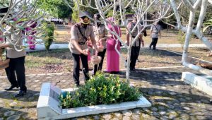 lampukuning_id_polres-merangin Polres Merangin Laksanakan Upacara Dan Ziarah ke Makam Pahlawan di Hari Bhayangkara ke -75