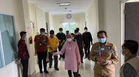 pj gub jambi Pj Gubernur Tinjau Posko Penyekatan Mudik dan Rumah Isolasi di Kualatungkal