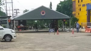 IMG-20210705-WA0004 RS Raden Mattaher Dirikan Tenda Diarea Parkir
