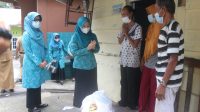 foto-hj-hesnidar-alharis Hj.Hesnidar Haris Serahkan Bantuan Sembako Bagi Masyarakat Terdampak Covid 19