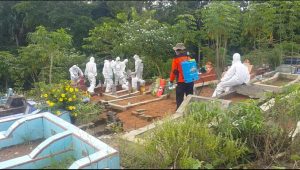 lampukuning-id-penakaman-covid Team Berpakaian Khusus Lakukan Pemakaman