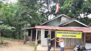 IMG-20210811-WA0007 Jelang Peringatan HUT RI Ke-76, Babinsa Koramill 05/MT Ajak Warga Pasang Bendera Merah Putih