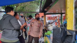 WhatsApp Image 2021-08-19 at 20.39.43 Kapolres Bungo Sambangi Pedagang, Ajak Terapkan Prokes