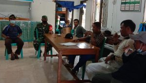 babinsa-kodim0416 Tingkatkan Kamtibmas, Babinsa Empelu Lakukan Komsos bersama Perangkat Desa