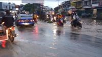 dprd kota jambi jalan tergenang