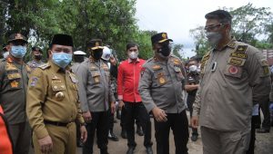 gubernur-jambi Gubernur Jambi Al Haris Bersama Forkopimda Pantau Langsung PPKM Level 4 Kota Jambi: Pos Penyekatan Adakan Vaksinasi