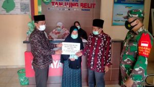lampukuning_id_babinsa-koramil Pastikan Aman dan Tepat Sasaran, Babinsa Koramil 02/Tanah Tumbuh Dampingi Penyaluran BLT DD