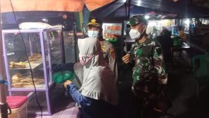 Kapolres Bungo Didampingi Dandim 0416/Bute Pimpin Ops Yustisi, Ajak PKL ikuti Vaksinasi
