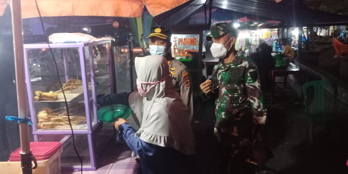 Kapolres Bungo Didampingi Dandim 0416/Bute Pimpin Ops Yustisi, Ajak PKL ikuti Vaksinasi
