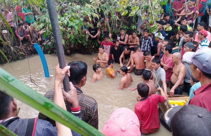 Heboh, Pekerja Peti di Pelayang Bungo Gunakan Mesin Robin Tertimbun Longsor