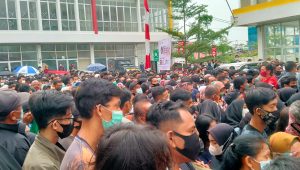 vaksinasi-kota-jambi Kerumunan Vaksinasi Jadi Sorotan, Ada yang Pingsan