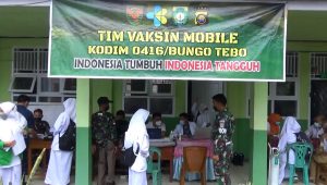 TIM VAKSIN MOBILE Tim Vaksin Mobile Kodim 0416 Bute Sasar Ratusan Pelajar SMA