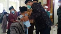 bupati-merangin-berikan-santunan H. Mashuri Serahkan Santunan Kepada Seratus Anak Yatim