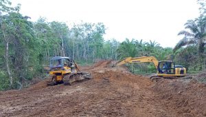 foto-alat-berat-tmmd112 Operator Alat Berat Senang Bisa Bergabung Dengan Satgas TMMD ke 112 Kodim 0416/Bute