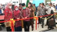 foto-bupati-merangin-peresmian H. Mashuri Gunting Pita Peresmian UMKM di Karawang Jawa Barat