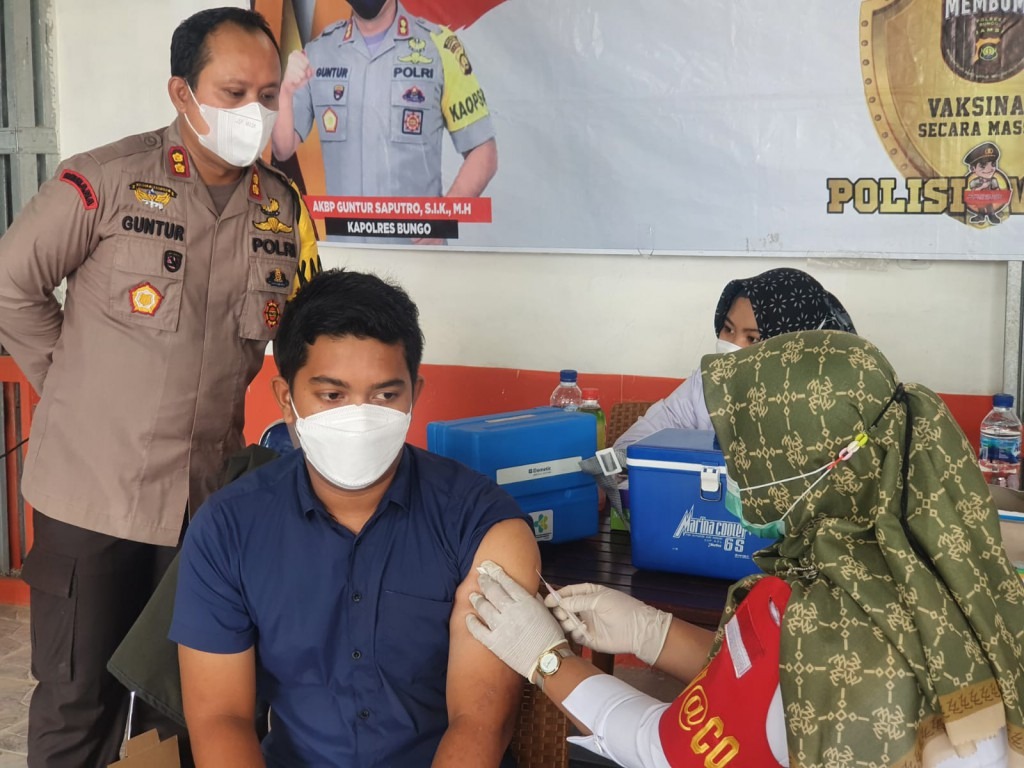 Polres Bungo Kembali Gelar Vaksinasi Massal Bersama STKIP Muara Bungo