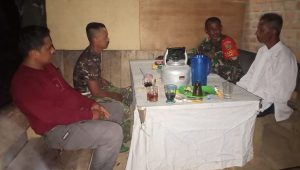 foto-satgas-tmmd112-komsos-dengan-rt Malam Hari Satgas Jalin Komsos dengan Ketua RT di Lokasi TMMD