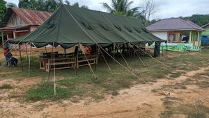 foto-tmmd112-bangun-tenda-siswa-belajar Gedung Direhab, Satgas TMMD Dirikan Tenda Belajar di SD Pembantu