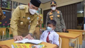 foto-walikota-jambi Pertimbangkan Siswa Dibawah 12 Tahun Belajar Tatap Muka