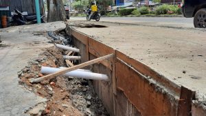 pedestrian-kota-jambi Rekanan Abaikan Rekomendasi Walikota, Pipa Aliran Air Pedestrian Soedirman Tak Diganti, Dewan Minta Dibongkar