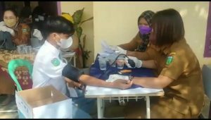 TERKENDALA NIK, 21 SISWA GAGAL IKUT VAKSIN COVID 19.mp4_snapshot_00.49.995 Siswa SMK di Tebo Jalani Vaksinasi Tahap Kedua