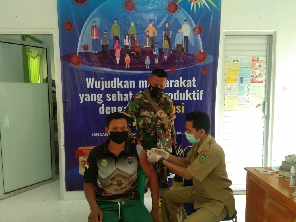 Babinsa Pantau Vaksinasi di Wilayah Desa Bangun Seranten Muara Tabir Tebo