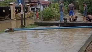 26 RT Sepanjang Simpang Bolong Kota Jambi Dilanda Banjir