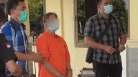 foto pelaku baju orange