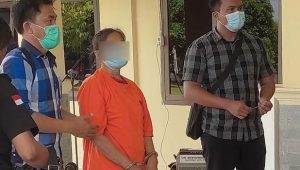 foto-pelaku-baju-orange IRT Habisi Nyawa Teman Kumpul Kebonya Gunakan Batu Ulekan