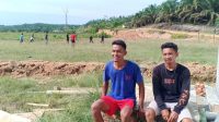 foto-pemuda-warga-di-lokasi-tmmd112 Terimakasih Bapak TNI, Kini Kami Main Bola Tak Perlu Menempuh Jarak Jauh